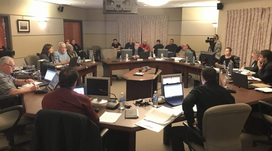 Warden says no progress has been made recruiting physicians