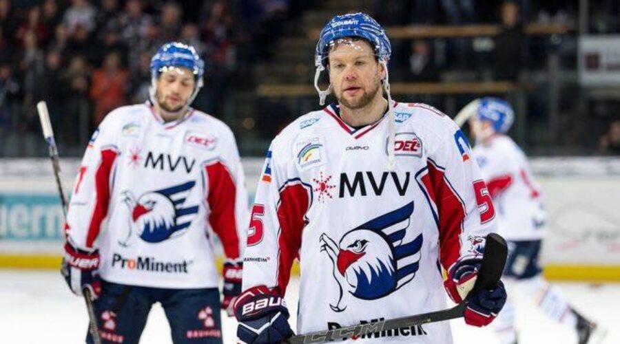 Johnson continues Hockey Career in U-K