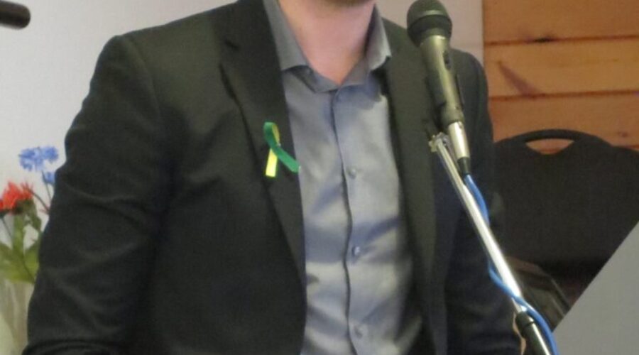 MacDonald steps down, MacNeil named new Islanders coach