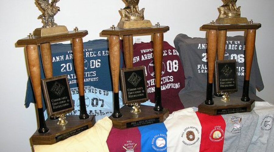 AGR hands out awards