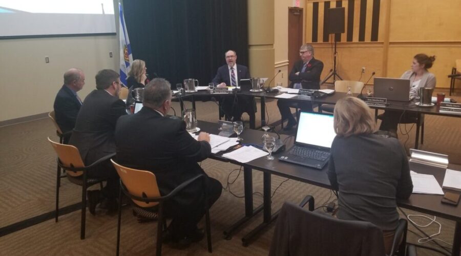 Councillors defeat motion to hold plebiscite on Reeves St. lane reduction