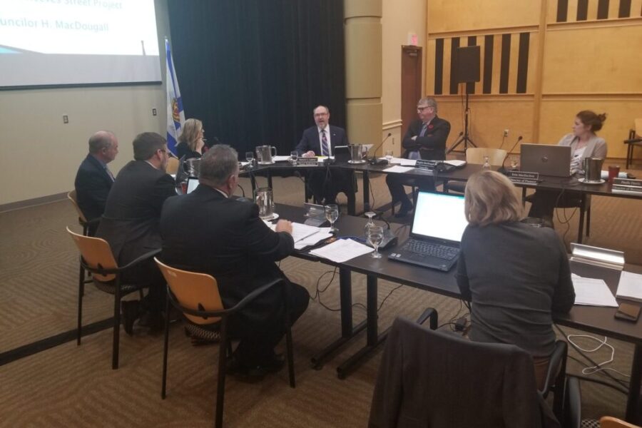 Councillors defeat motion to hold plebiscite on Reeves St. lane reduction