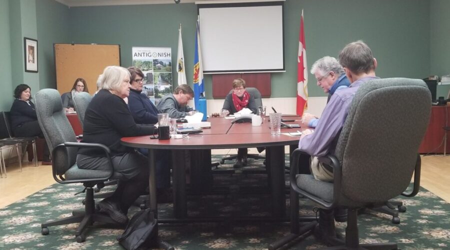 Councillors approve pay increase in response to federal changes