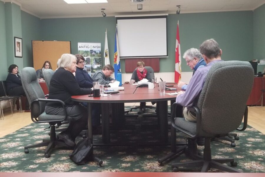 Councillors approve pay increase in response to federal changes