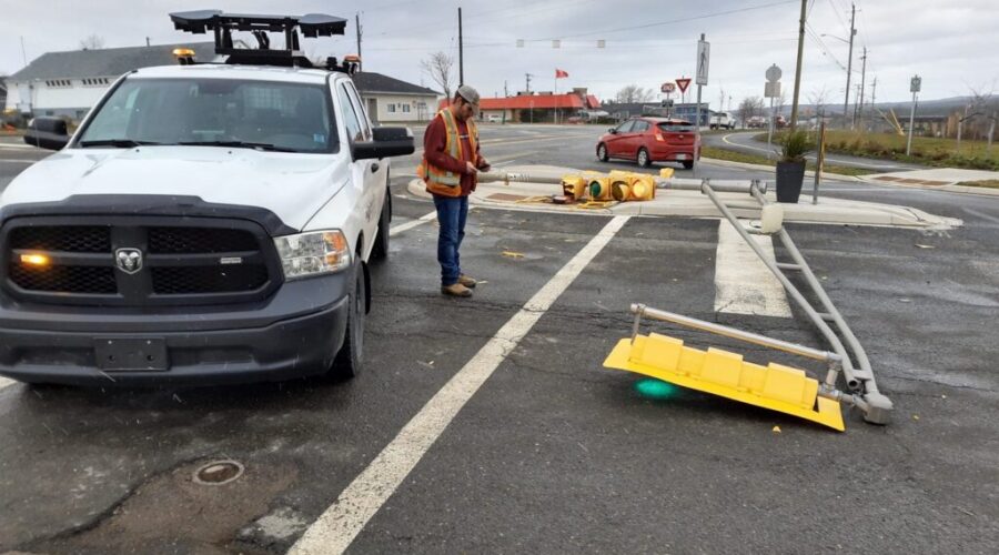 Stoplight falls in Port Haweksbury