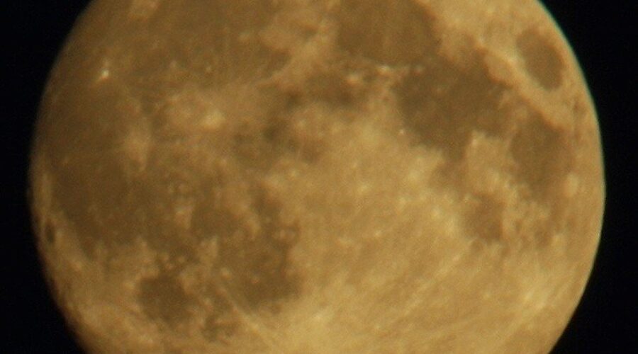 Canadian astronauts to orbit moon