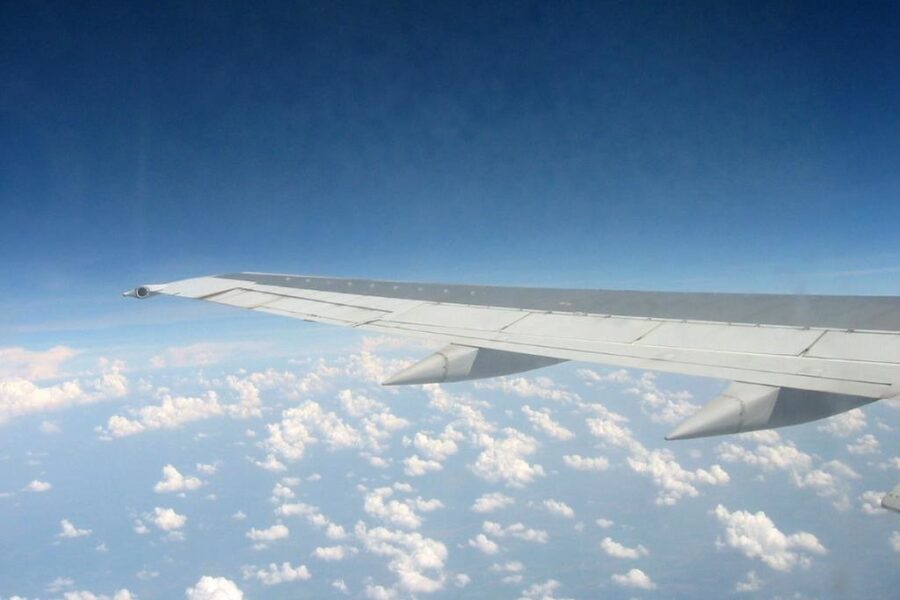 Canada temporarily suspends passenger flights from U.K.
