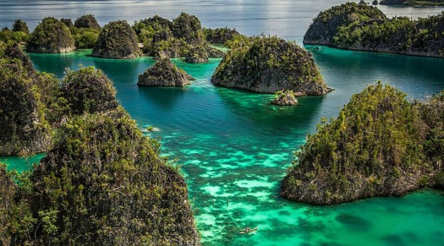 Potential deadly plane crash in Indonesia