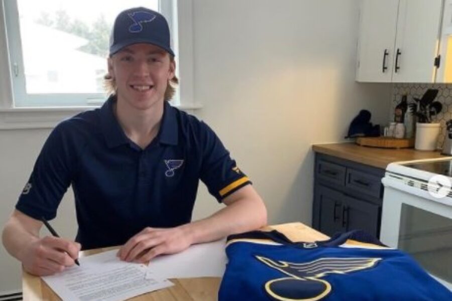 Ellis signs NHL deal with Blues
