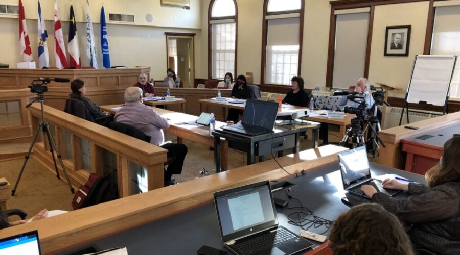 Councillors tighten sidewalk clearing standards