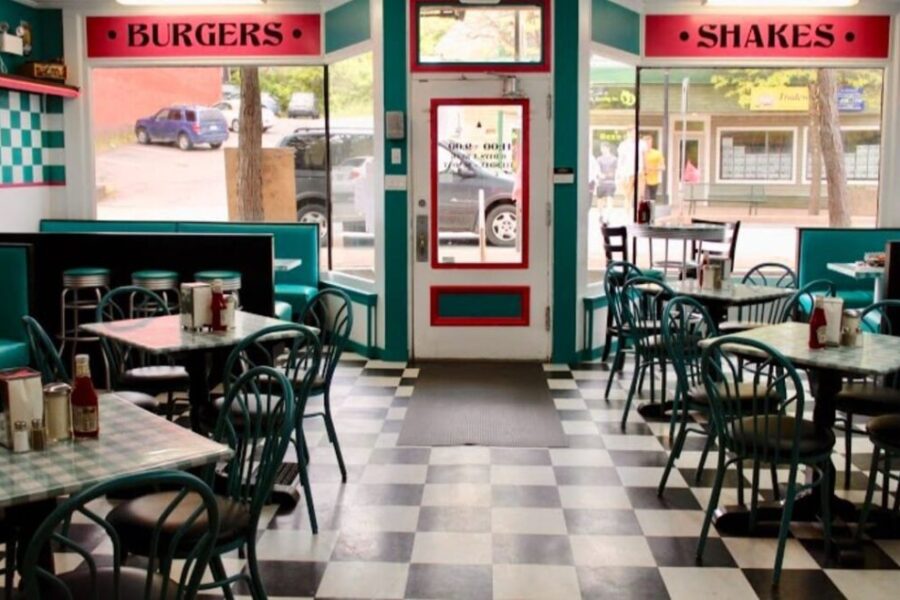 Staff Shortages Cause Many Restaurants To Reduce Service Hours