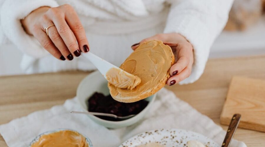 Quarter of Canadians have bad reactions to food