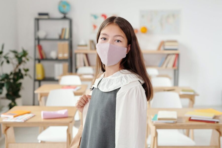 Doctors’ group wants kids to keep wearing masks in class