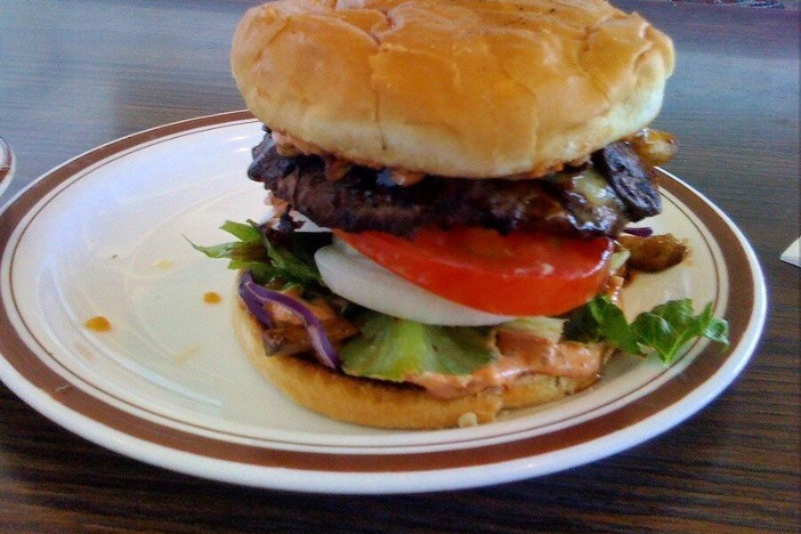 Report reveals too much pizza and fries on school lunch menu