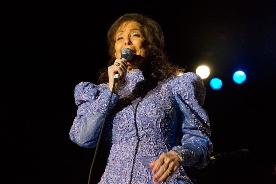 Loretta Lynn Dies at 90