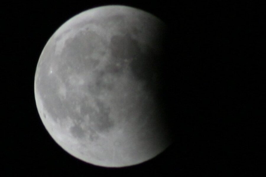 There will be a total Lunar Eclipse tomorrow morning