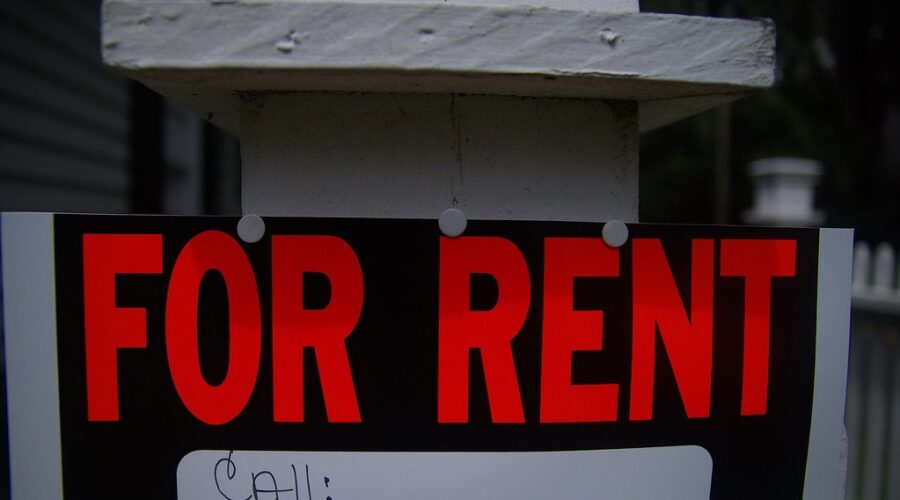 Average rent tops $2,000 per month for first time in Canada
