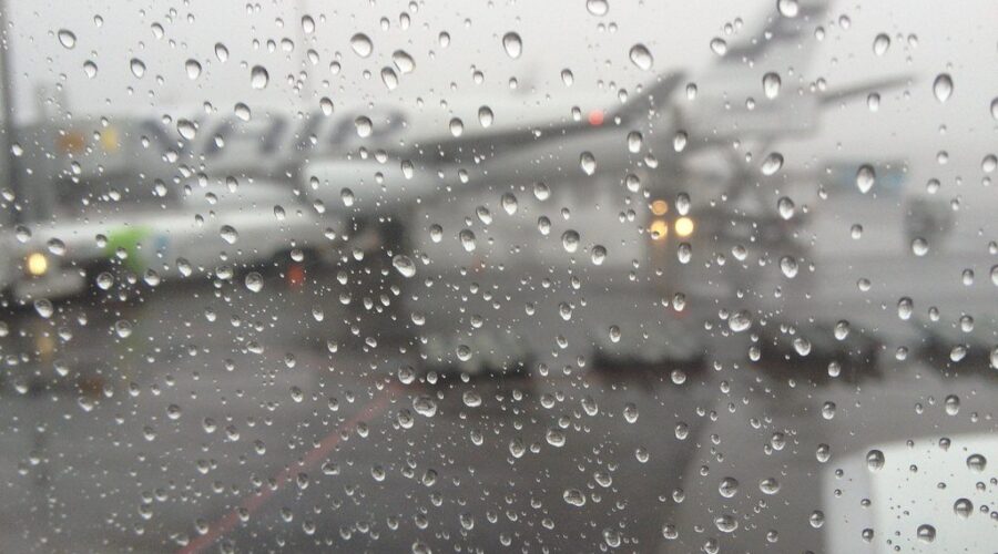 Crews restoring power on Christmas Eve