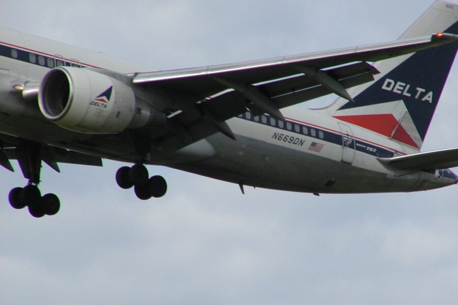 US Flights Cancelled/Delayed After Mass FAA Outage South of The Border