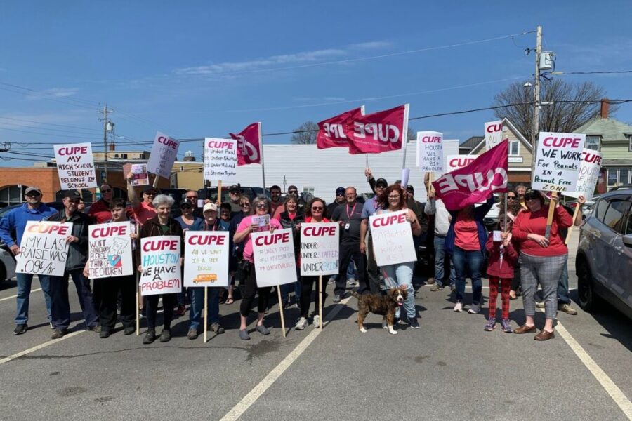 Province, school support staff reach tentative deal