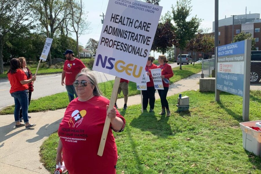 Thousands of healthcare administrative professionals rally in NS
