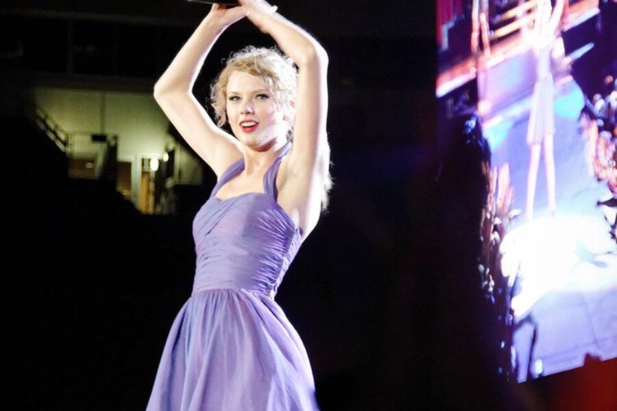 Taylor Swift adds three more Canadian shows