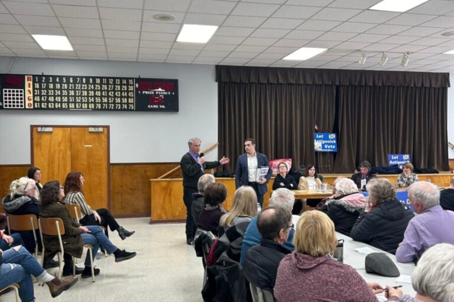 Hundreds gather in Antigonish to have vote on possible merger between town and county
