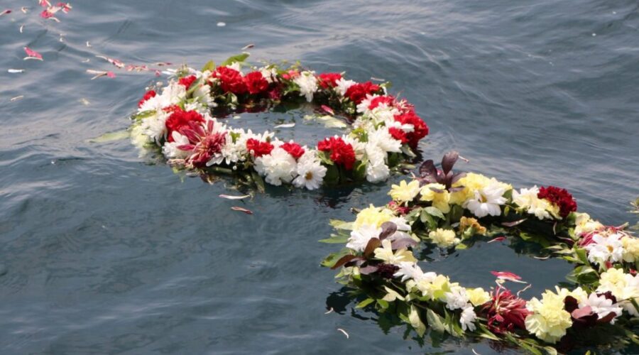 Wreaths laid at sea to honour lost fishers