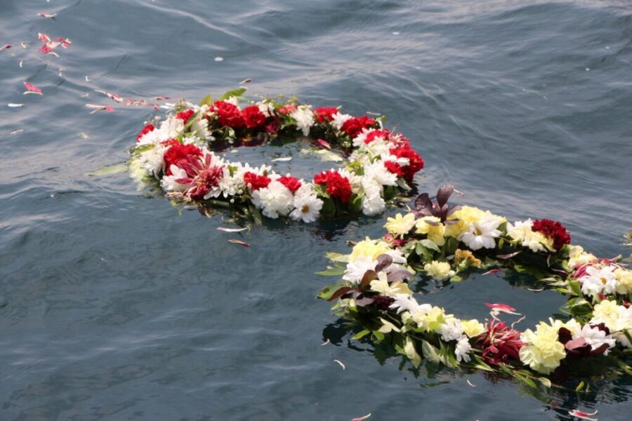 Wreaths laid at sea to honour lost fishers