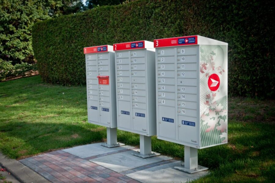 Canada Post strike hurting retailers, but Union says workers are also hurting