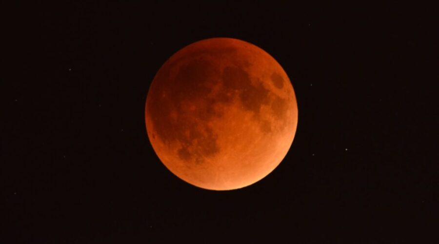 Total lunar eclipse: What to watch for