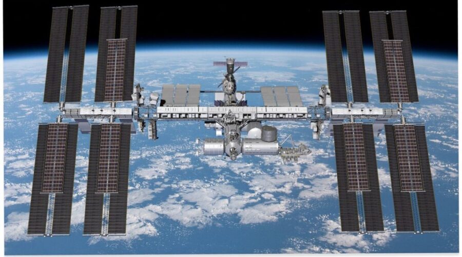 Astronauts return to earth after stuck in space for months