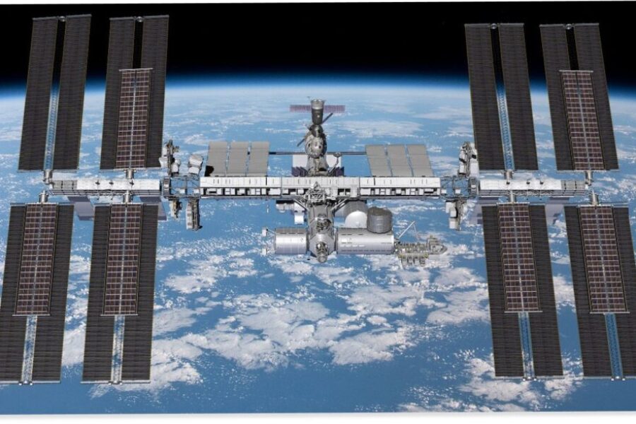 Astronauts return to earth after stuck in space for months