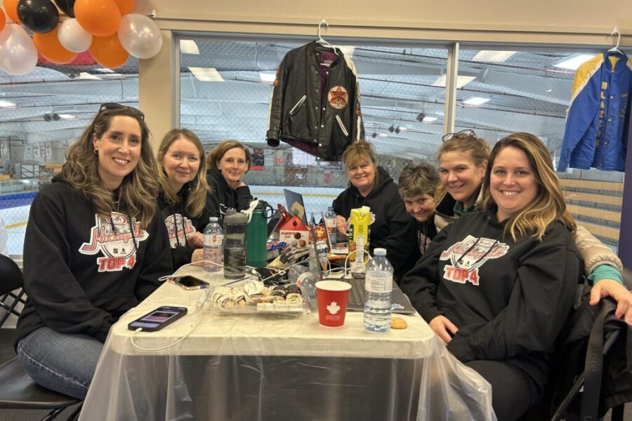 Locals buckle down as voting begins in Kraft Hockeyville competition