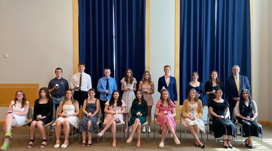 Local students receive Lieutenant Governor medal