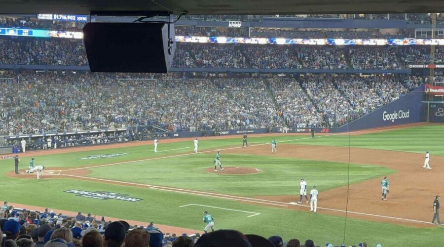 Blue Jays win Game Four, tie series at 2-2