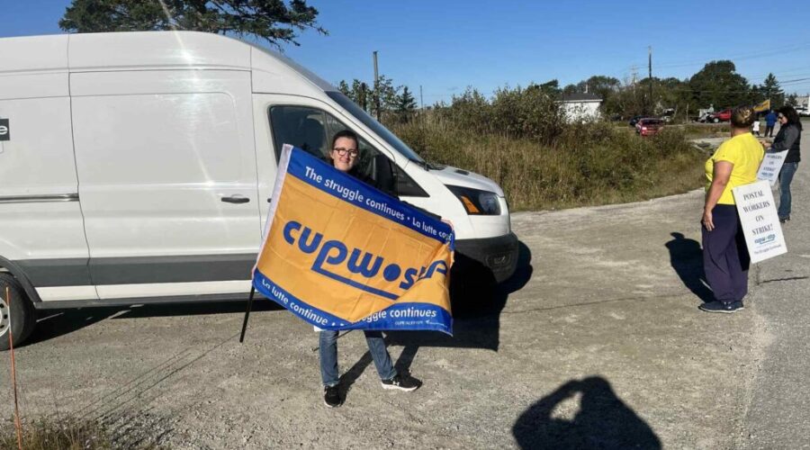 Canada Post workers switch to rotating strikes