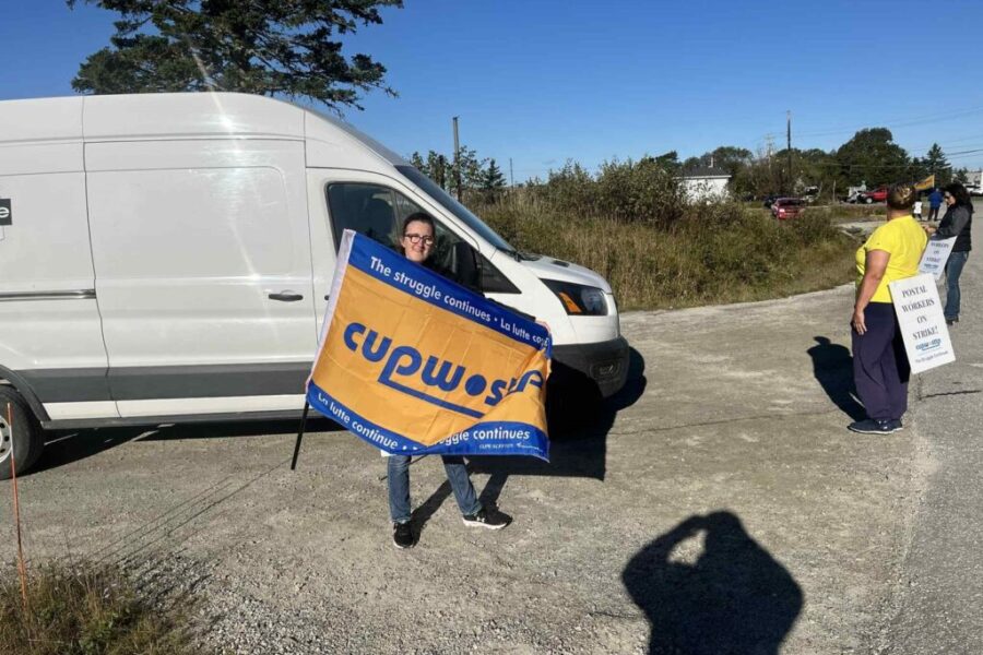 Canada Post workers switch to rotating strikes