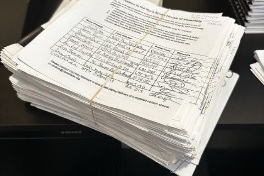 7,000 Nova Scotians petition government to reinstate uranium ban