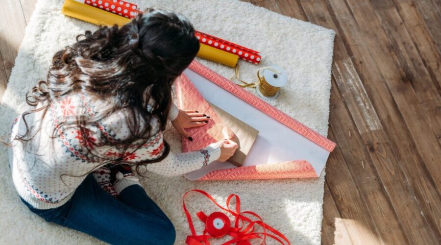 How to make a gift bag out of wrapping paper