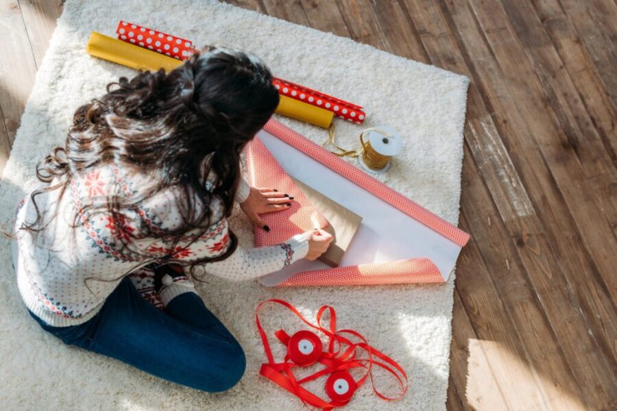 How to make a gift bag out of wrapping paper