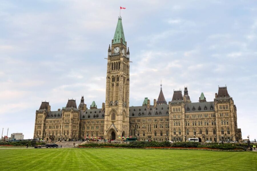 Federal cabinet minister signals more MPs considering crossing floor