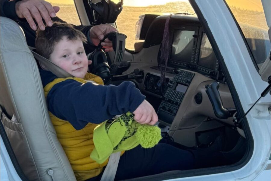 Pilot Dimitri Neonakis makes a dream come true for an 8 year old