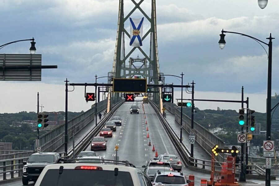Digital signs provide real-time info for Halifax bridges