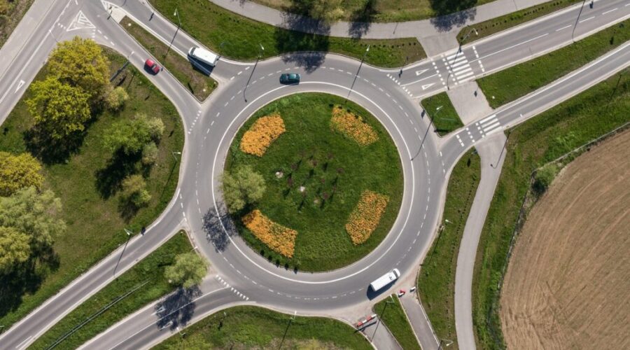Here’s How To Use A Roundabout!