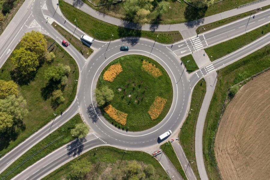 Here’s How To Use A Roundabout!