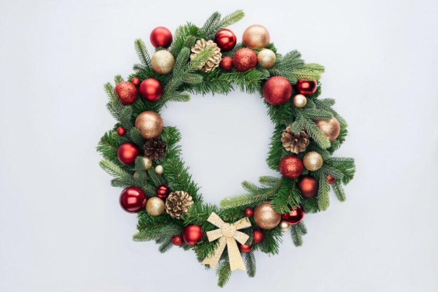 Here’s How To Make A Christmas Wreath!