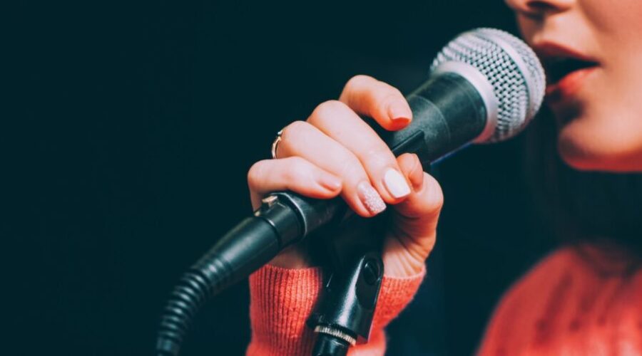 Did you know Rita MacNeil released an ’80s pop tune? Listen here!