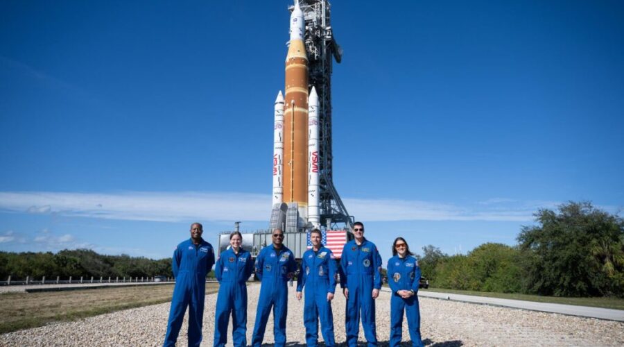 Two Canadians involved in 1st moon mission in more than 50 years