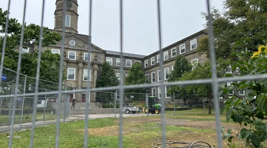 Students call for lower tuition, divestment at Dal rally